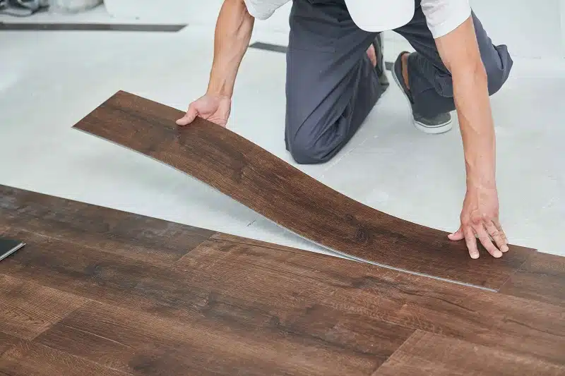 Quels sont les avantages d’installer les dalles PVC clipsable